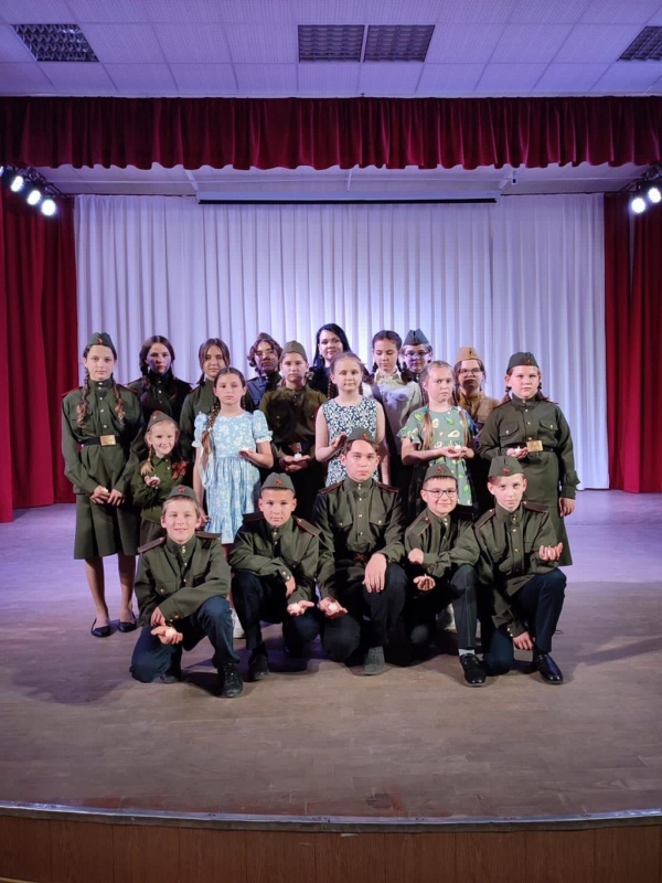 31 мая 2023 года в Мостовской детской школе искусств учащиеся театрального отделения под руководством Соколовой Кристины Викторовны показали свою патриотическую постановку «Клятва»