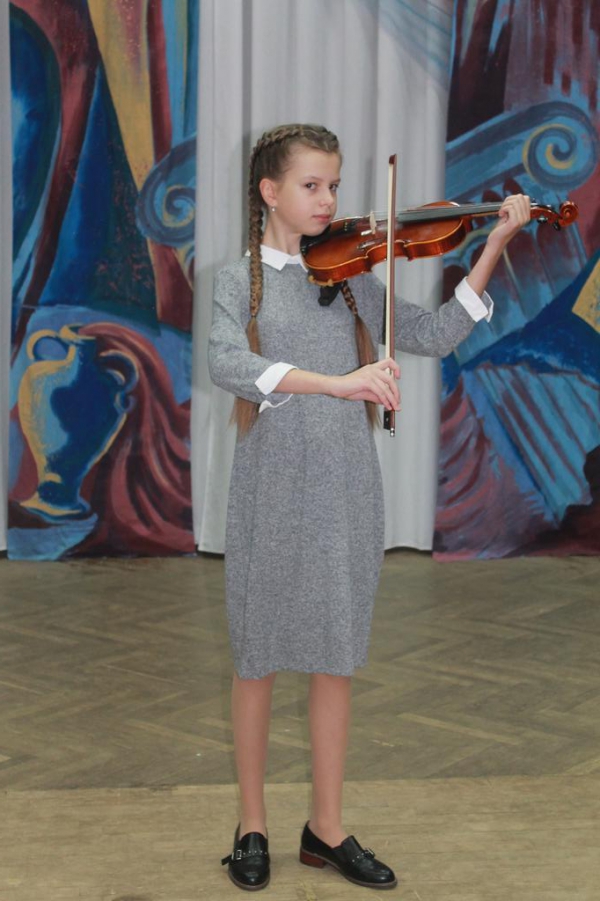 Поздравляем учащуюся Марию Пузанкову (скрипка) со званием лауреата II степени в международных фестивалях-конкурсах детского, юношеского и взрослого творчества «Высшая лига» и «Грезы рассвета»
