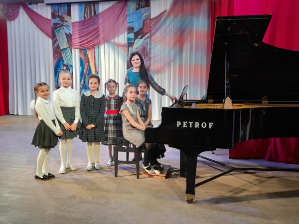 Концерт класса учащихся фортепианного отдела преподавателя Шапошниковой Оксаны Николаевны