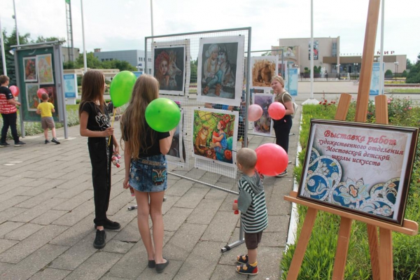Отчетная выставка художественного отделения, посвященная Дню защиты детей